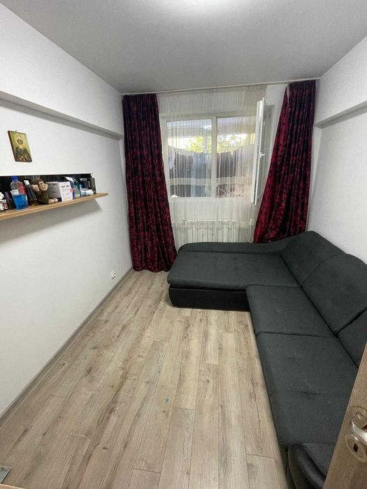 Apartament 3 camere de vânzare