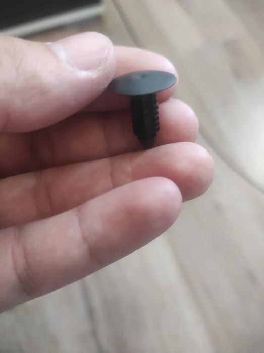 Авто крепежи - пластмасови