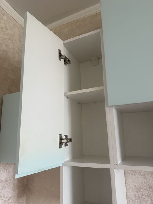 продается шкаф и стол вместе