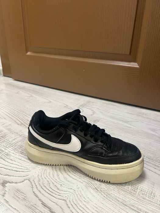 Черни обувки на ,,Nike”