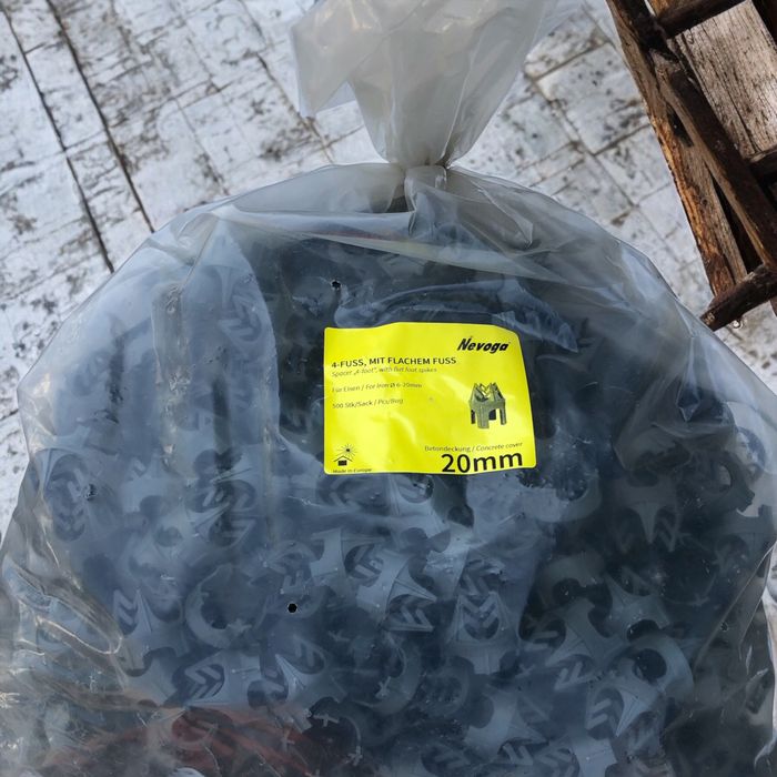 Distantier armaturi 4 picioare, plastic