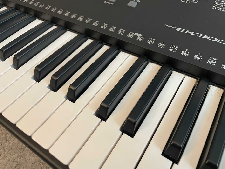 Pian Digital Portabil Yamaha PSR-EW300