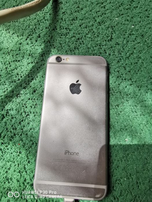 Продавам два айфона.