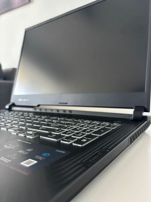 ASUS ROG Strix G731GT – i7-9750H / 8GB RAM / SSD 256GB + HDD 512GB / 17,3”