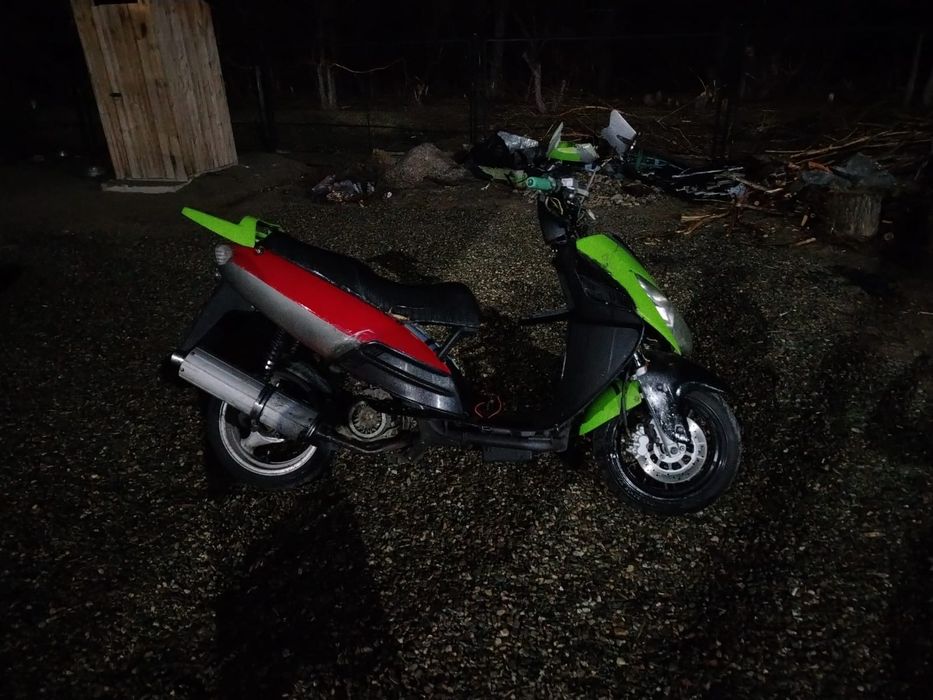 Продам скутер 60000