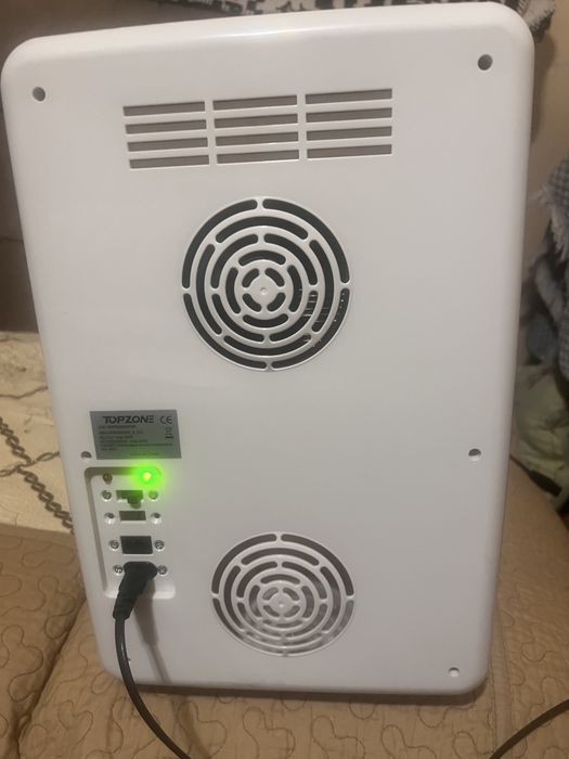 Продам новый холодильник для косметики