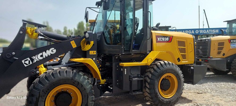 Фронтальный погрузчик XCMG XC938 с объемом ковша 2,1 м³