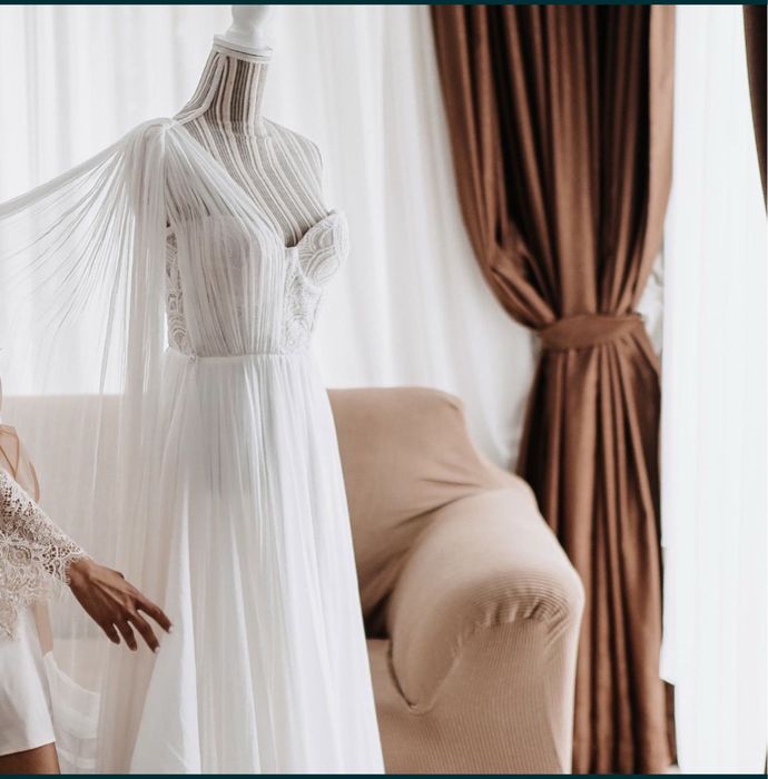 Inchiriez bust/manechin pentru rochia de mireasa si costum mine