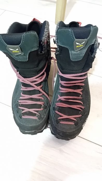 Vând ghete de iarna(trekking) de dama , SALEWA NR 38