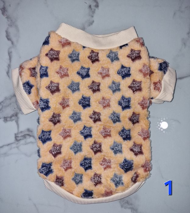 Дрешки за малки кучета и котки от 15лв до 25лв.