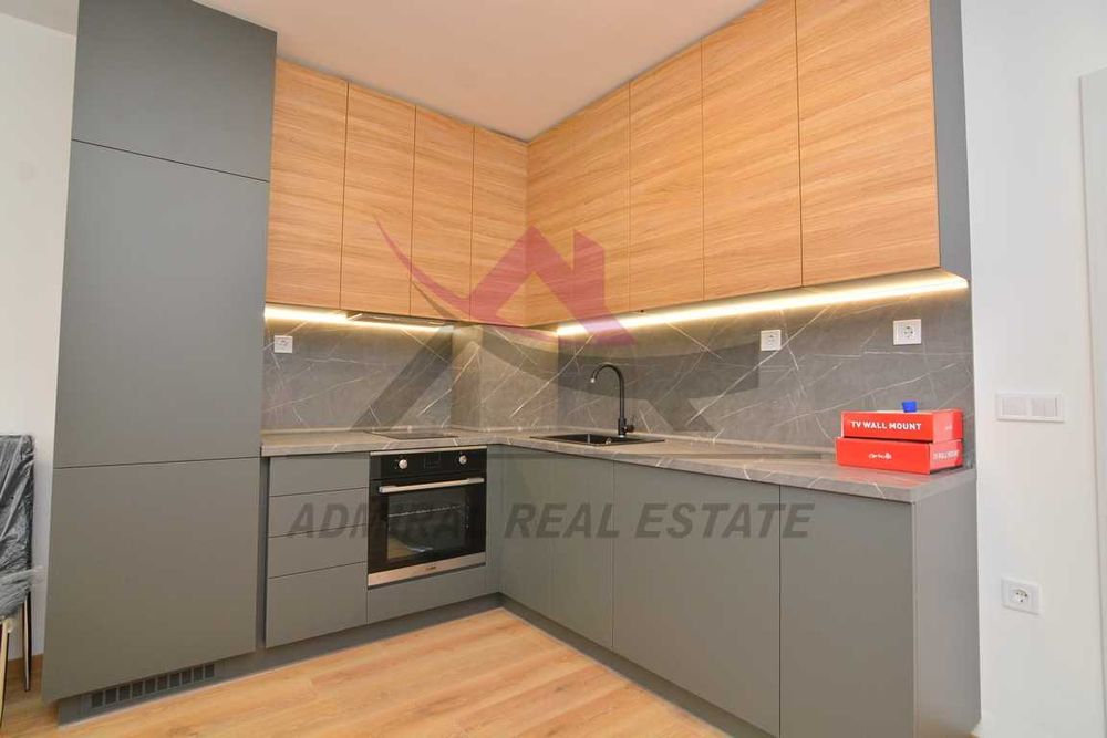 Продава се Тристаен апартамент в Варна, Възраждане 3 - 90 кв.м за 1445 €/кв.м - Снимка #4