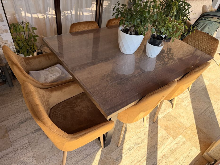 Vând masă 159/119 cm cu cadru metalic 8/2 cm grosime si scaune