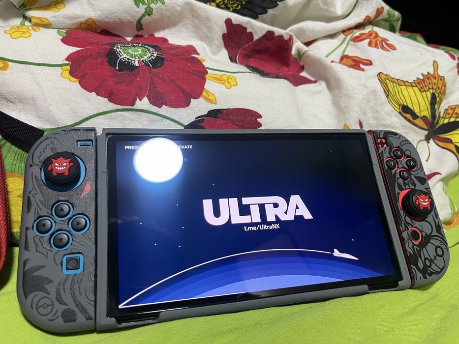 Прошитый,прошитая,взломанный nintendo switch OLED red neon
