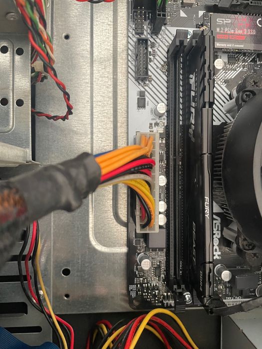 Компютър Razen 3 8 gb ddr4 ssdm2 500 gb Personal computer