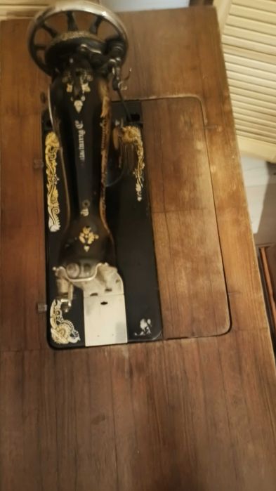 Mașina de cusut Singer antique