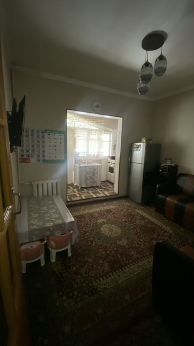 Ipakchilik Itroxotda 3 xonali 87m2 1 etajda kvartira sotiladi
