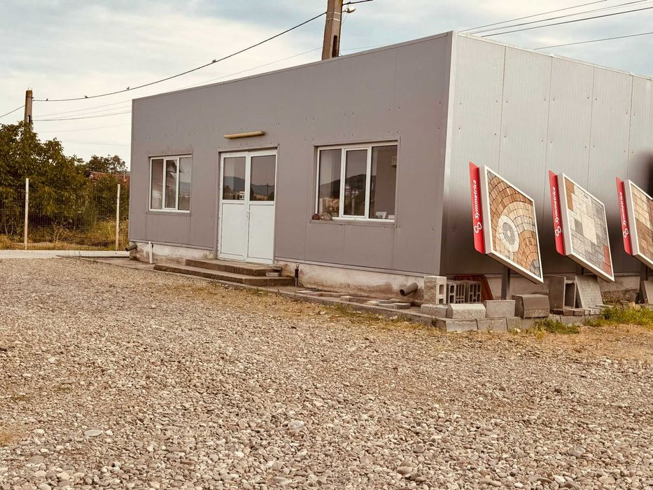 Inchiriez spatiu compus din hala, birouri si teren aferent