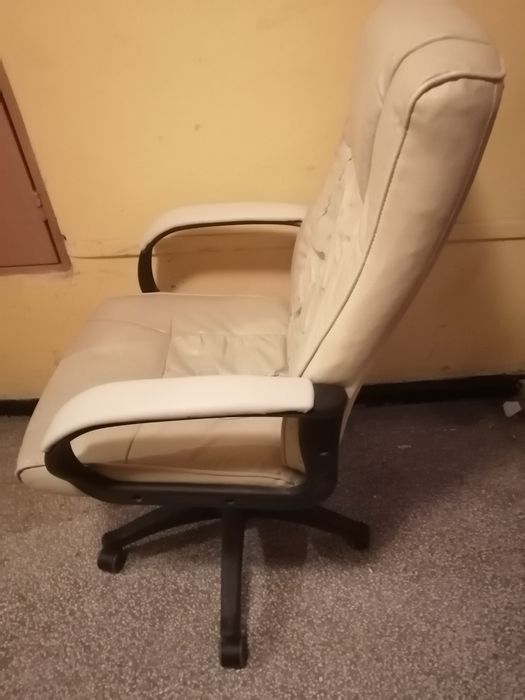 Офис столове и части за столове.