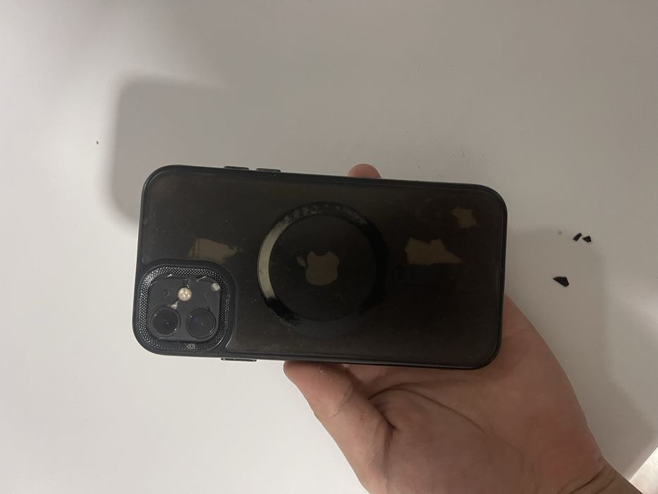 Продам айфон 11.