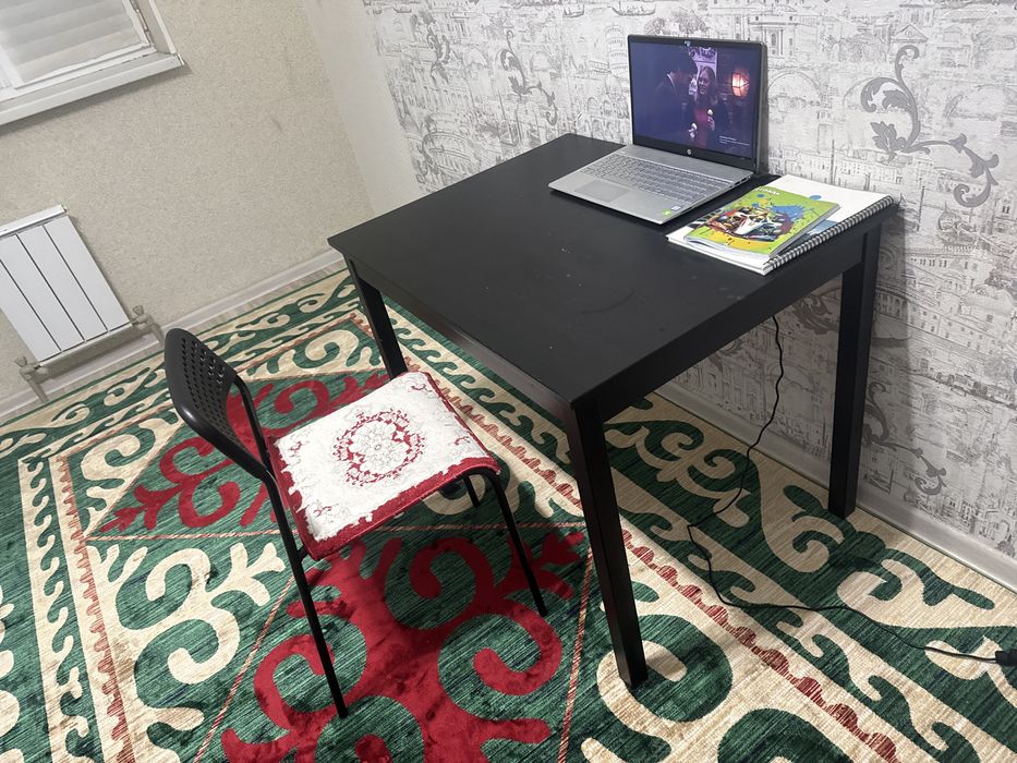 Стол и стулья из икеа