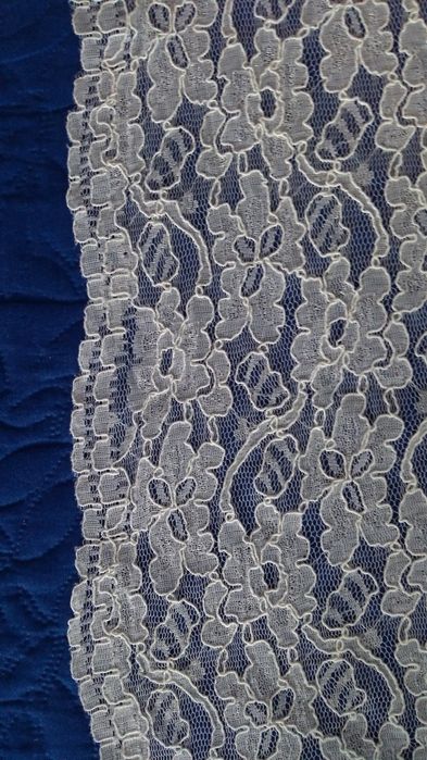 Дантела за булчинска рокля