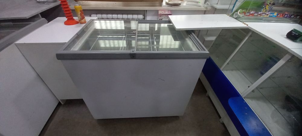Продам морозильную камеру, витрину, ларь.