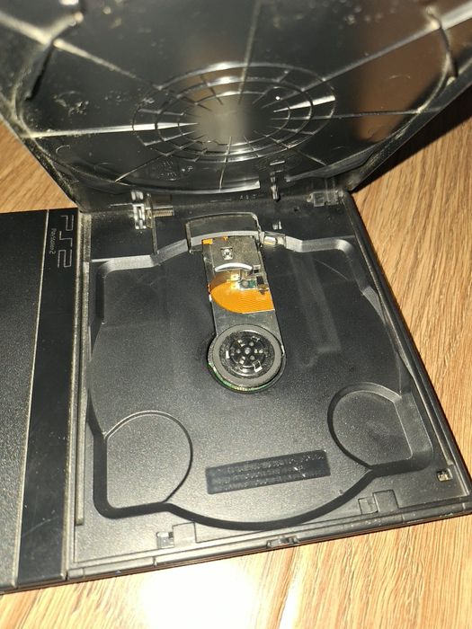 PlayStation 2 Slim nemodat + 3 jocuri
