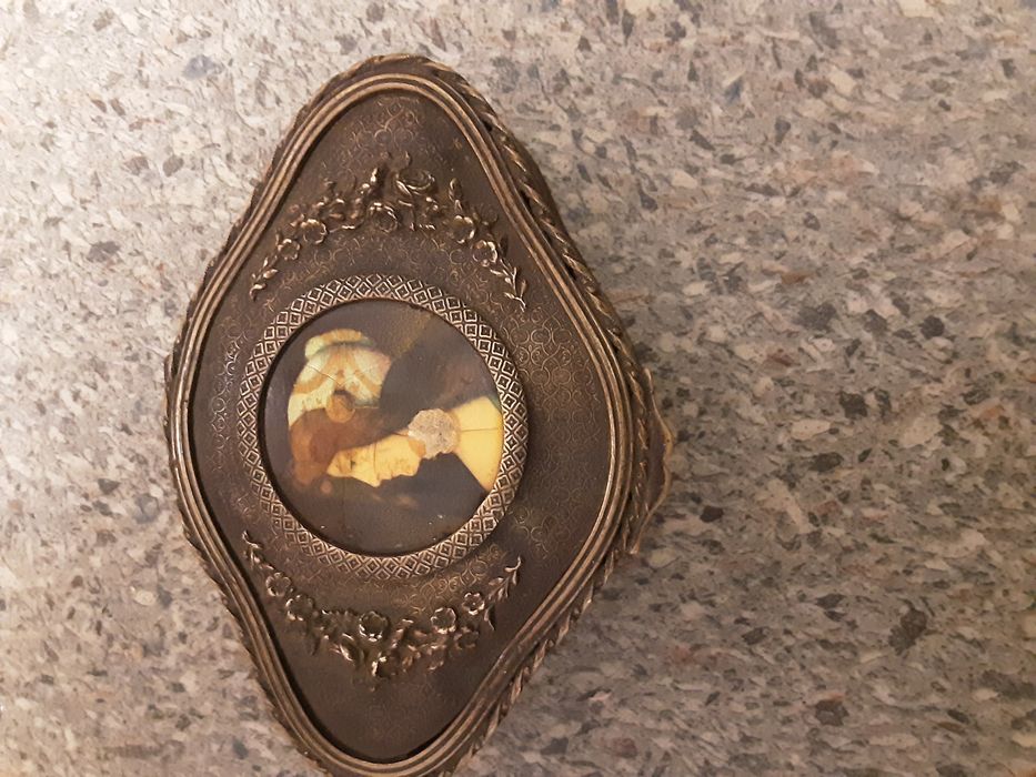 Cutie de bijuterii franceză cu portret pictat manual.,predare bucureșt