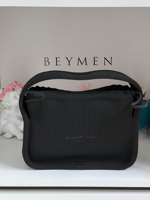 Продам сумочку от Alexander Wang