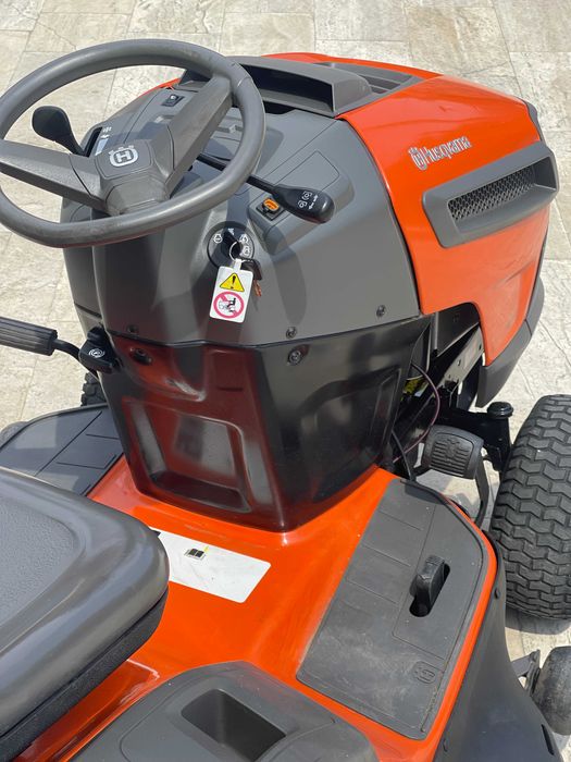 Tractoras de tuns iarba Husqvarna tc