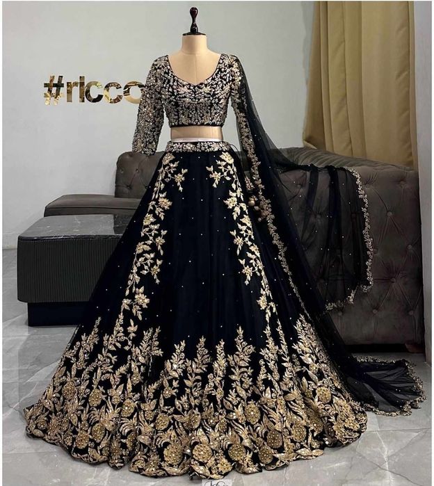 Lehenga choli/ anarkali/ sari