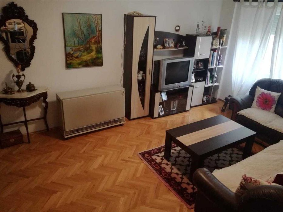 Тристаен имот в кв.Бъкстон