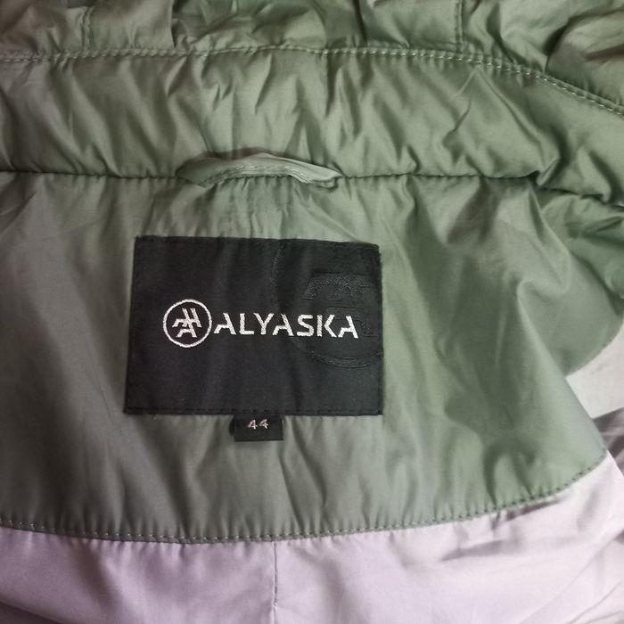 Продам женский пуховик