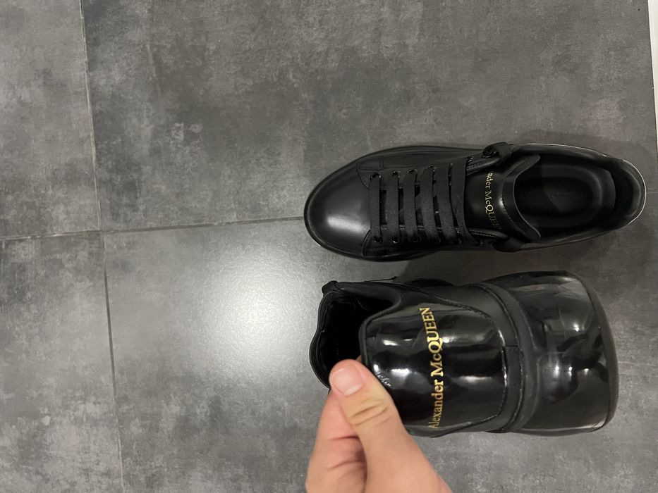 Обувки McQeen.