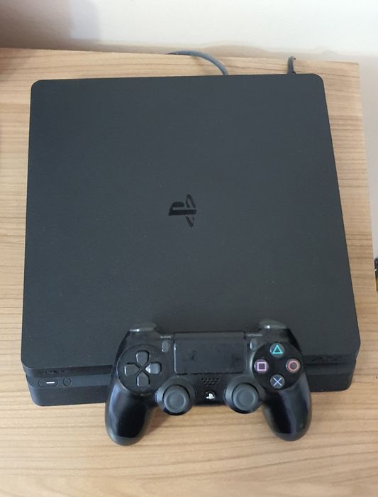 Плейстейшън 4 слим PS4 slim 1TB FW 6.42 - 2 джойстика + док станция