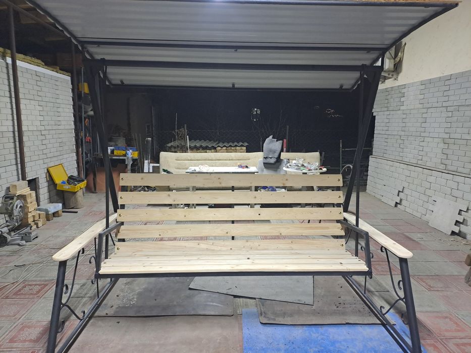 Продам садовую качелю