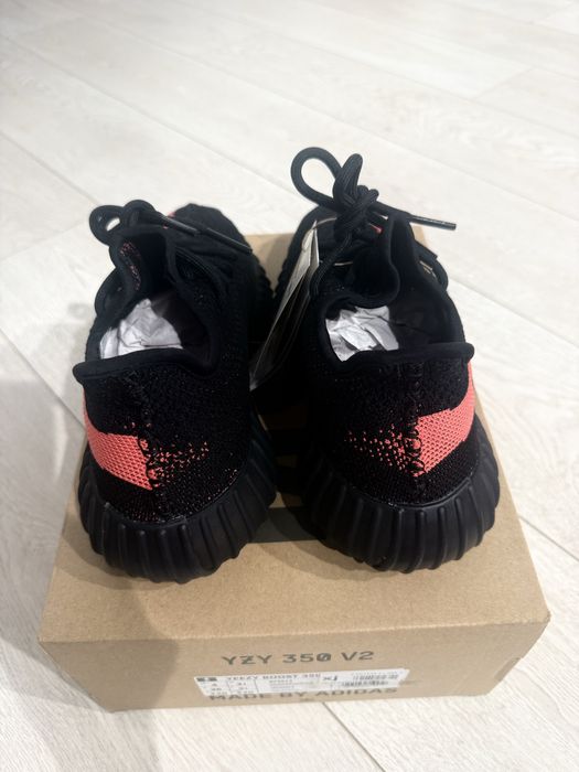 Yeezy boost 350 v2 core black red