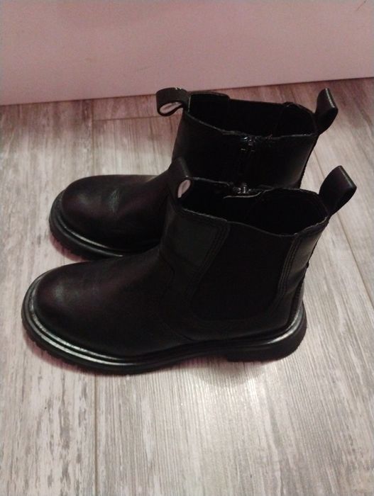 Продавам боти на Зара в отлично състояние  31 номер