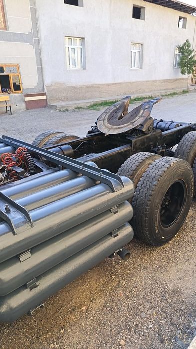 Kamaz  tyagach sotiladi