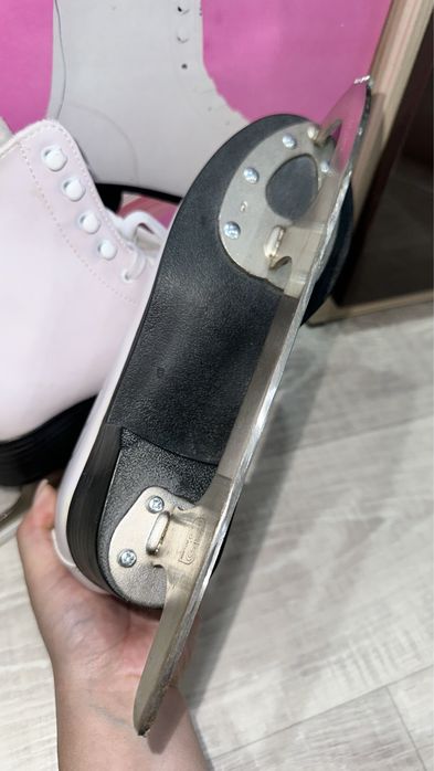 Продам коньки фигурные