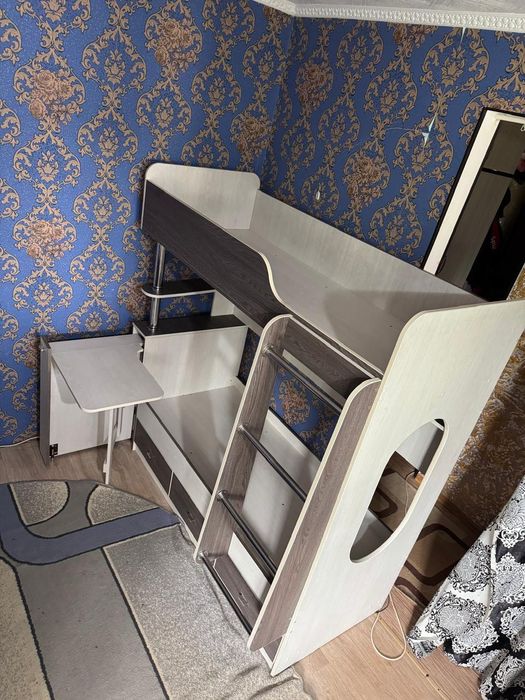 Продам детскую двухъярусную кровать