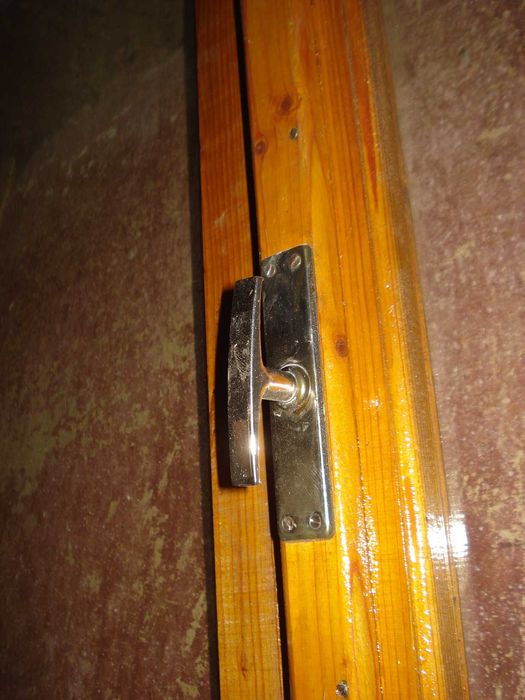 vand geamuri lemn masiv duble incuietoare balamale sticla