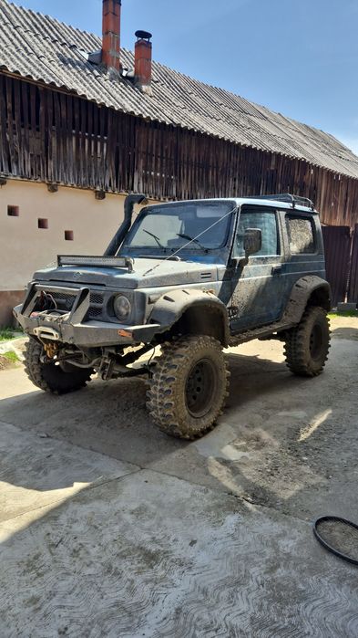 Suzuki samurai an 1997 1.3 benzina. Masina pregatita de offroad.