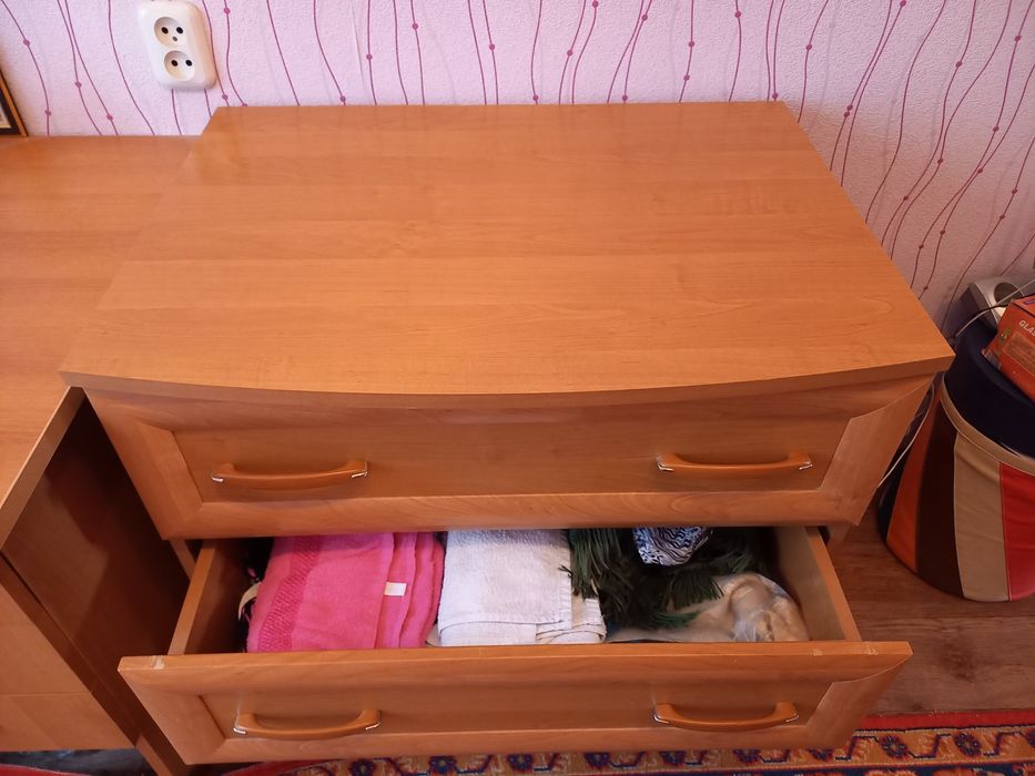 Комод для одежды + письменный стол