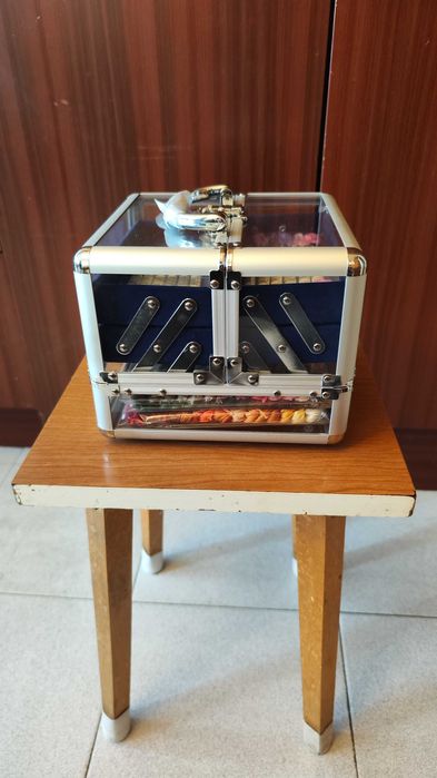 Кутия за шиене на гоблени