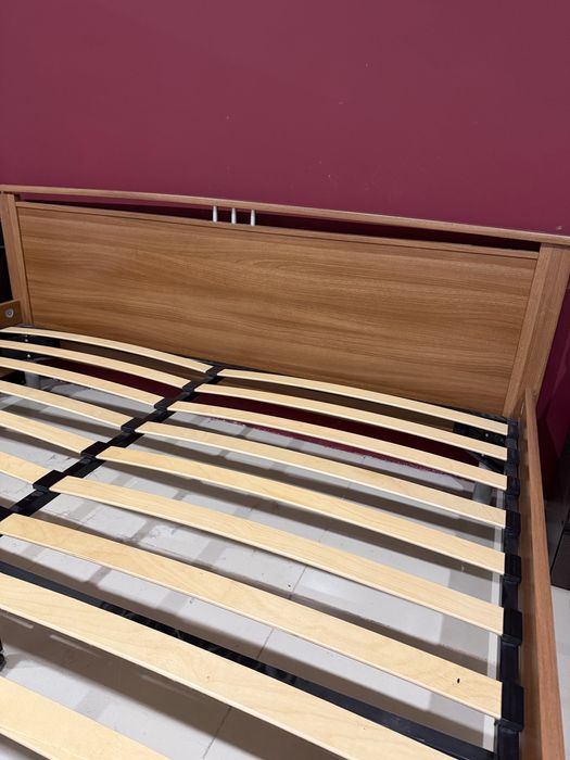 Кровать с матрасом