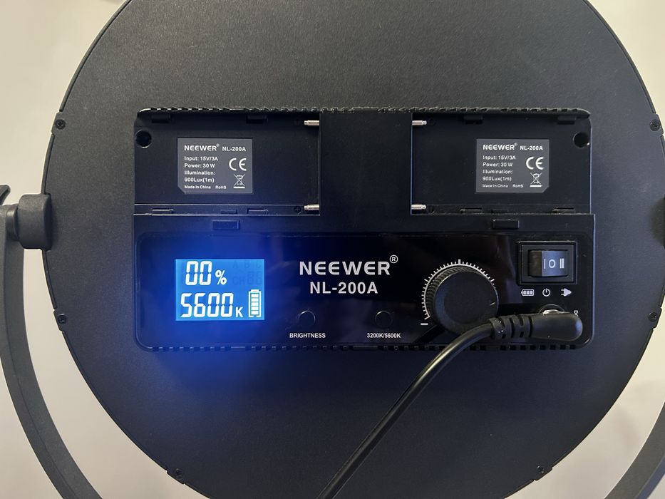 Lampa LED Neewer NL-200A + Stativ Manfrotto 1004BAC