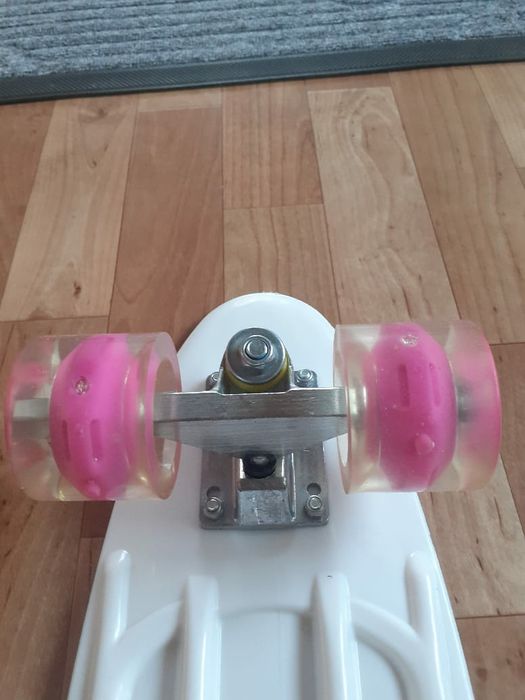 Прдам скейборт в отличном состоянии