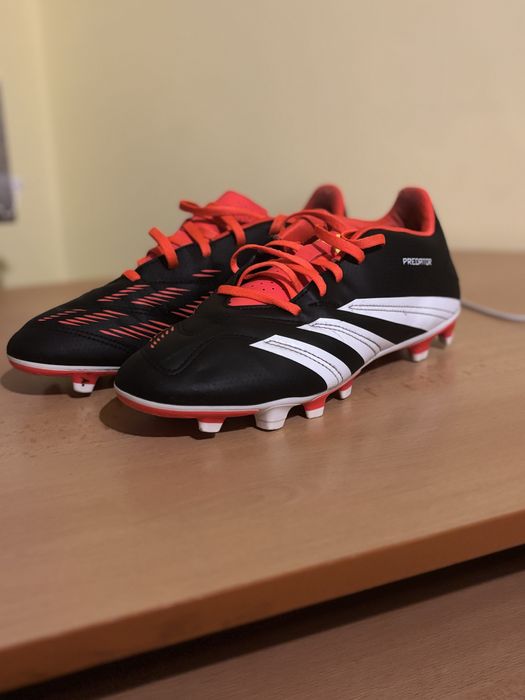 Бутонки Nike и Adidas