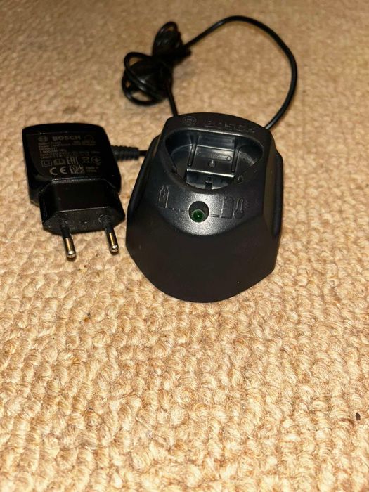 Ново зарядно устройство BOSCH за 10.8V и 12V